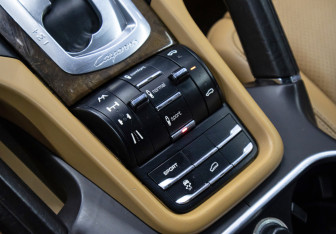 Подержанный автомобиль Porsche Cayenne 2013 года (17 фото)