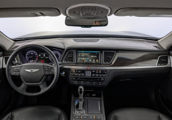 Подержанный автомобиль Hyundai Genesis 2016 года (14 фото)