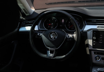 Подержанный автомобиль Volkswagen Passat Wagon 2018 года (12 фото)