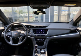 Подержанный автомобиль Cadillac XT5 2021 года (12 фото)
