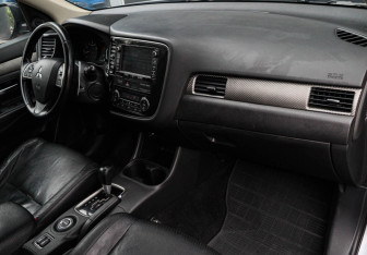Подержанный автомобиль Mitsubishi Outlander 2012 года (7 фото)