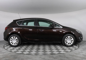 Подержанный автомобиль Opel Astra Hatchback 2014 года (4 фото)