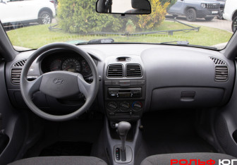 Подержанный автомобиль Hyundai Accent Sedan 2005 года (11 фото)