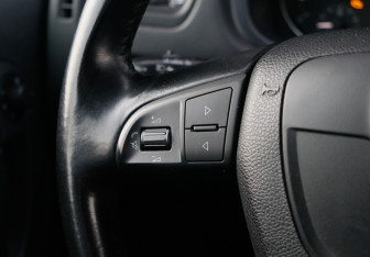 Подержанный автомобиль Skoda Fabia Hatchback 2011 года (21 фото)