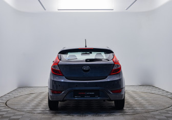 Подержанный автомобиль Hyundai Solaris Hatchback 2013 года (6 фото)