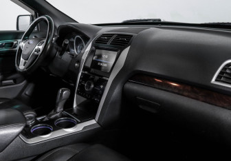 Подержанный автомобиль Ford Explorer 2011 года (9 фото)