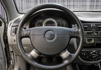 Подержанный автомобиль Daewoo Gentra Sedan 2013 года (16 фото)