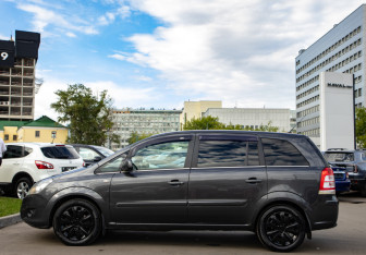 Подержанный автомобиль Opel Zafira Compactvan 2011 года (6 фото)