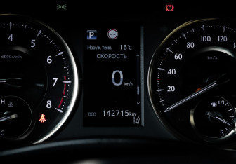 Подержанный автомобиль Toyota Alphard 2021 года (11 фото)