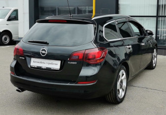Подержанный автомобиль Opel Astra Wagon 2012 года (5 фото)