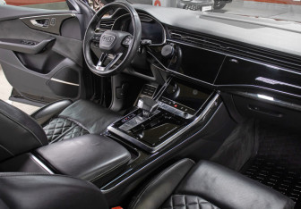 Подержанный автомобиль Audi Q8 2020 года (11 фото)