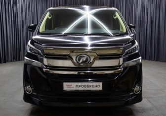 Подержанный автомобиль Toyota Vellfire 2016 года (2 фото)