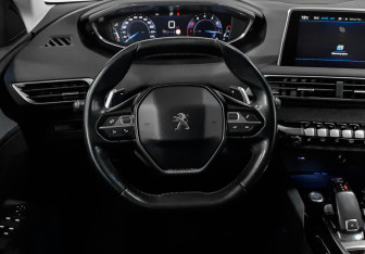 Подержанный автомобиль Peugeot 3008 2017 года (11 фото)