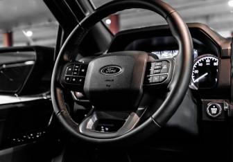 Подержанный автомобиль Ford F-150 2022 года (11 фото)