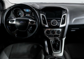 Подержанный автомобиль Ford Focus Sedan 2012 года (10 фото)