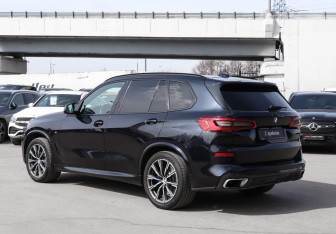 Подержанный автомобиль BMW X5 2019 года (7 фото)