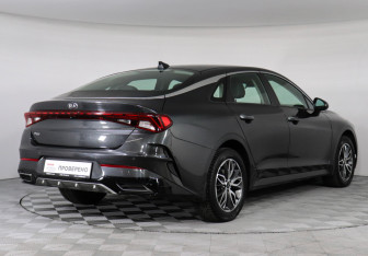 Подержанный автомобиль Kia K5 2021 года (5 фото)