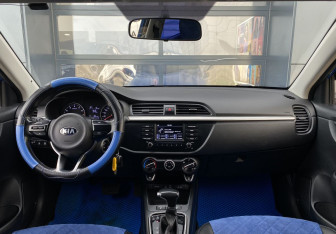 Подержанный автомобиль Kia Rio Sedan 2017 года (11 фото)