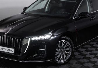 Подержанный автомобиль Hongqi H5 2024 года (23 фото)