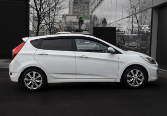 Подержанный автомобиль Hyundai Solaris Hatchback 2013 года (4 фото)