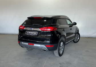 Подержанный автомобиль Geely Atlas 2019 года (5 фото)