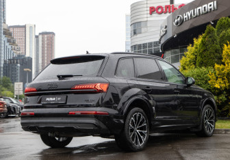 Подержанный автомобиль Audi Q7 2019 года (4 фото)