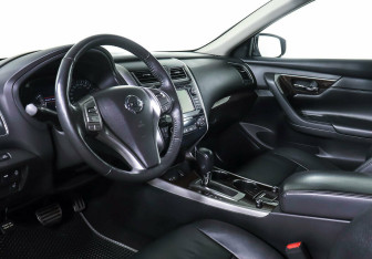 Подержанный автомобиль Nissan Teana 2014 года (9 фото)