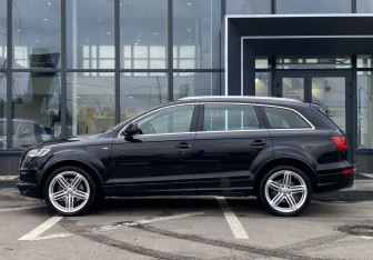 Подержанный автомобиль Audi Q7 2014 года (8 фото)