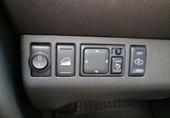 Подержанный автомобиль Nissan Pathfinder 2008 года (15 фото)