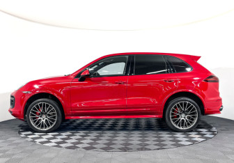 Подержанный автомобиль Porsche Cayenne 2013 года (8 фото)