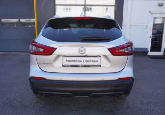 Подержанный автомобиль Nissan Qashqai 2019 года (6 фото)