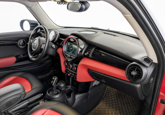 Подержанный автомобиль MINI Hatch 2021 года (11 фото)