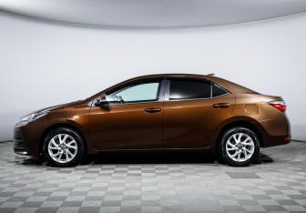Подержанный автомобиль Toyota Corolla Sedan 2017 года (8 фото)