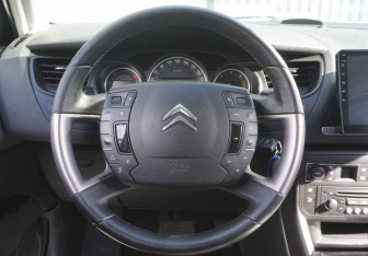 Подержанный автомобиль Citroen C5 Sedan 2011 года (13 фото)