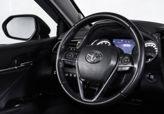 Подержанный автомобиль Toyota Camry Sedan 2021 года (16 фото)