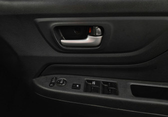 Подержанный автомобиль Honda N-WGN 2016 года (14 фото)