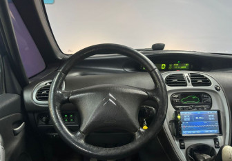 Подержанный автомобиль Citroen Xsara Picasso 2007 года (18 фото)