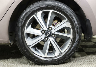 Подержанный автомобиль Kia Rio Sedan 2019 года (7 фото)