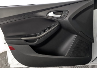 Подержанный автомобиль Ford Focus Hatchback 2018 года (19 фото)