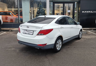 Подержанный автомобиль Hyundai Solaris Hatchback 2014 года (5 фото)