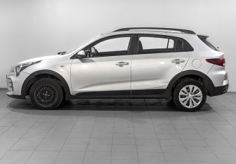 Подержанный автомобиль Kia Rio Hatchback 2021 года (8 фото)