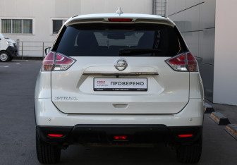 Подержанный автомобиль Nissan X-Trail 2017 года (6 фото)