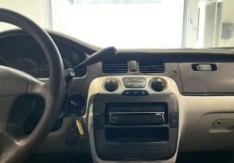 Подержанный автомобиль Hyundai Trajet 2007 года (15 фото)