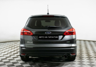 Подержанный автомобиль Ford Focus Wagon 2017 года (4 фото)