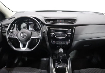 Подержанный автомобиль Nissan Qashqai 2020 года (13 фото)