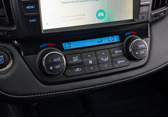 Подержанный автомобиль Toyota RAV4 2018 года (21 фото)