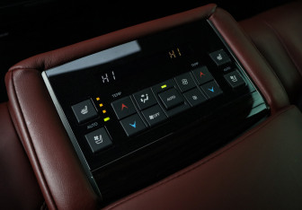 Подержанный автомобиль Lexus LX 2017 года (13 фото)