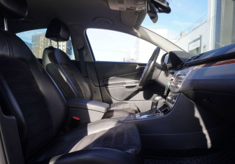 Подержанный автомобиль Volkswagen Passat Sedan 2010 года (10 фото)