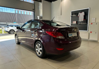 Подержанный автомобиль Hyundai Solaris Sedan 2012 года (6 фото)