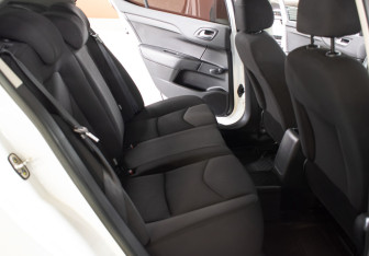 Подержанный автомобиль Citroen C4 Sedan 2014 года (12 фото)